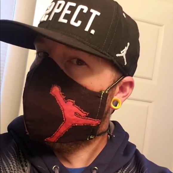 Face covers - Picture 3 of 8